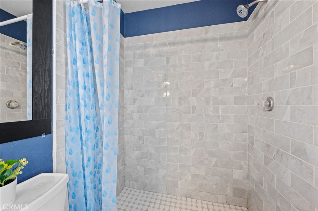 6951 New York Drive Riverside, CA 92506 - Photo 6 of 53