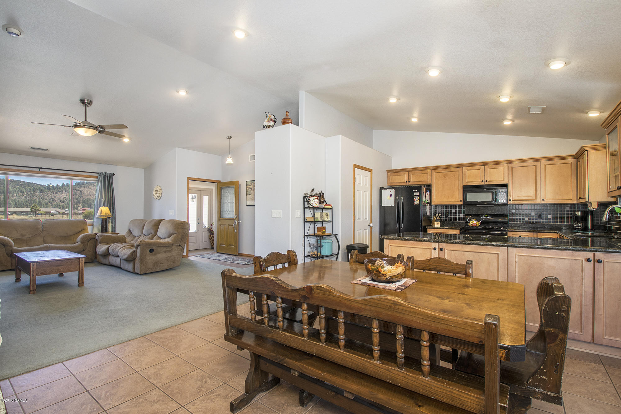9398 North Bryant Road Flagstaff, AZ 86004 - Photo 9 of 30 12_Dining and Kitchen