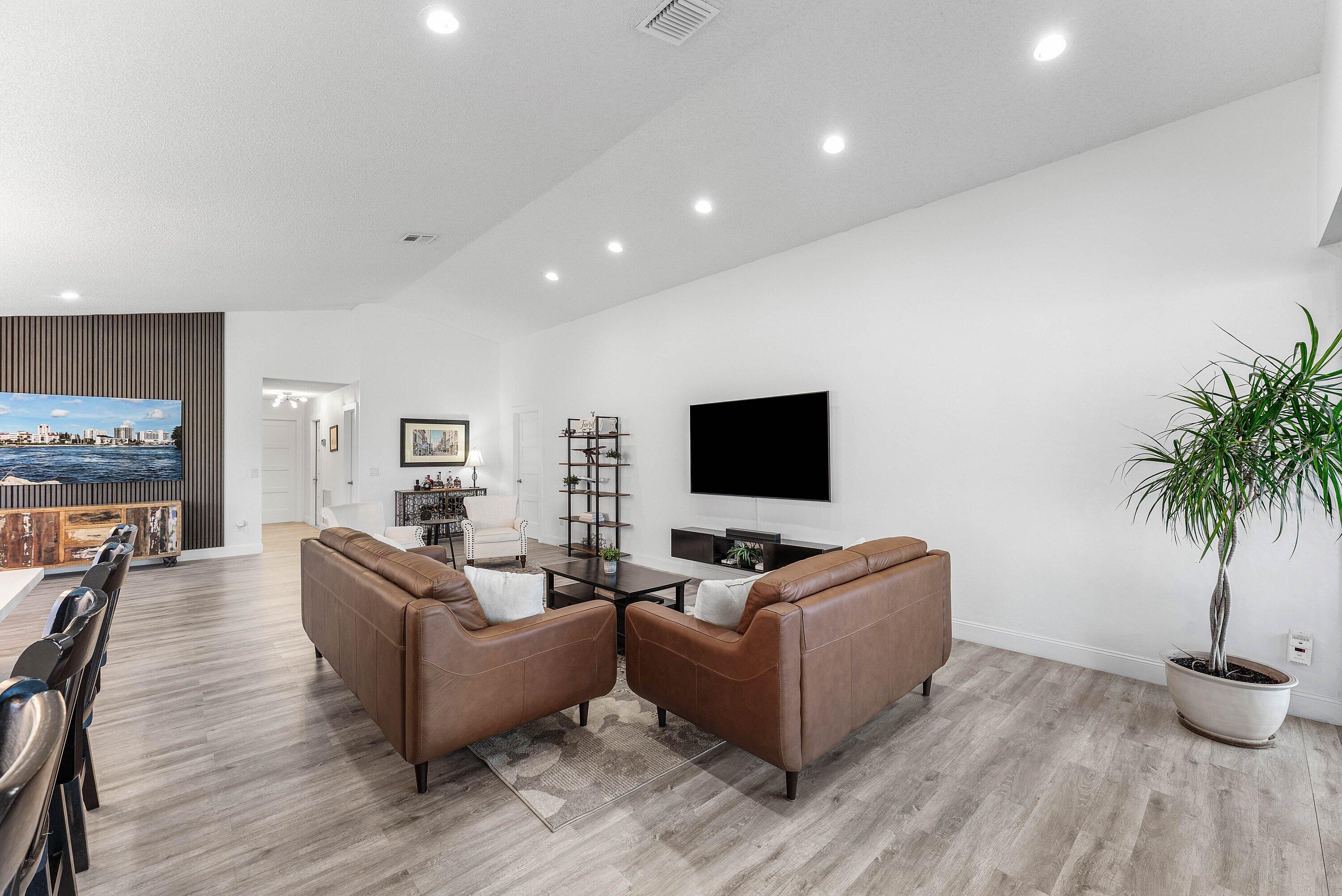 11074 Highland Circle Boca Raton, FL 33428 - Photo 10 of 42 015-11074HighlandCircle-BocaRaton-FL-334