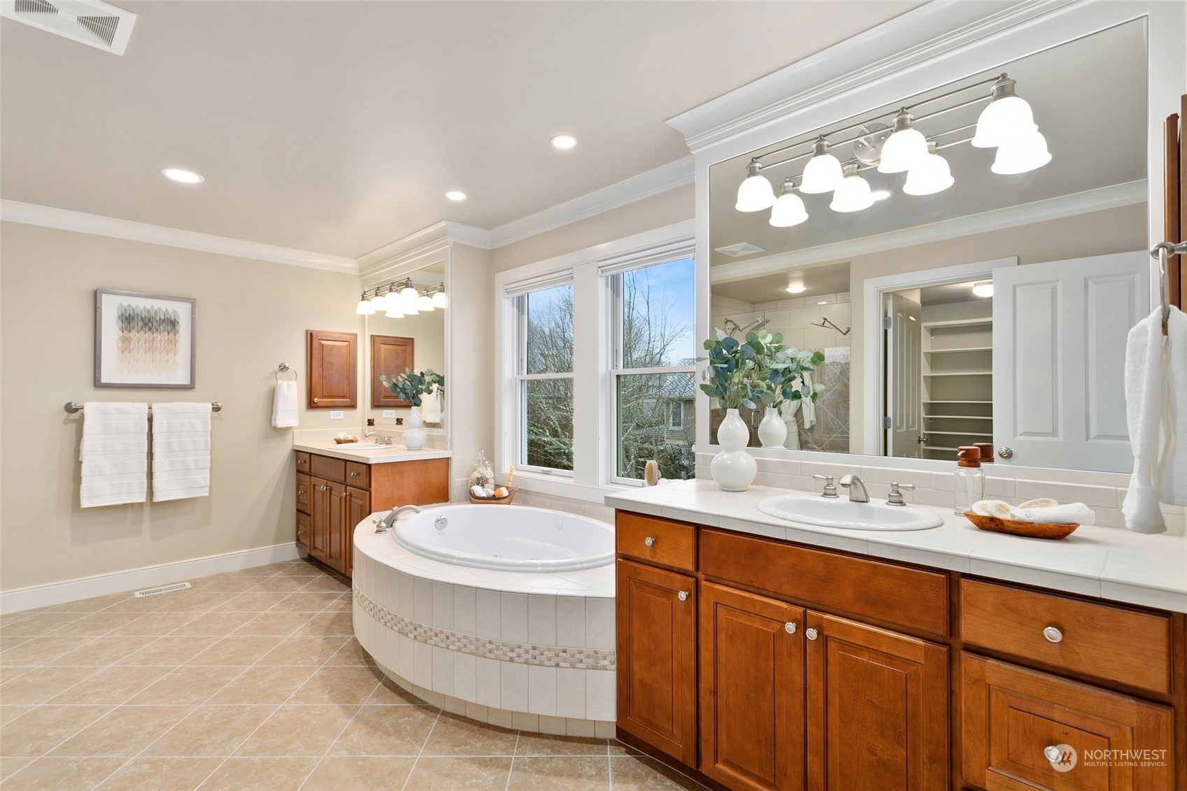 573 Saddleback Loop Way Northwest Issaquah, WA 98027 - Photo 21 of 40 a spacious bathroom with a tub sink and mirror