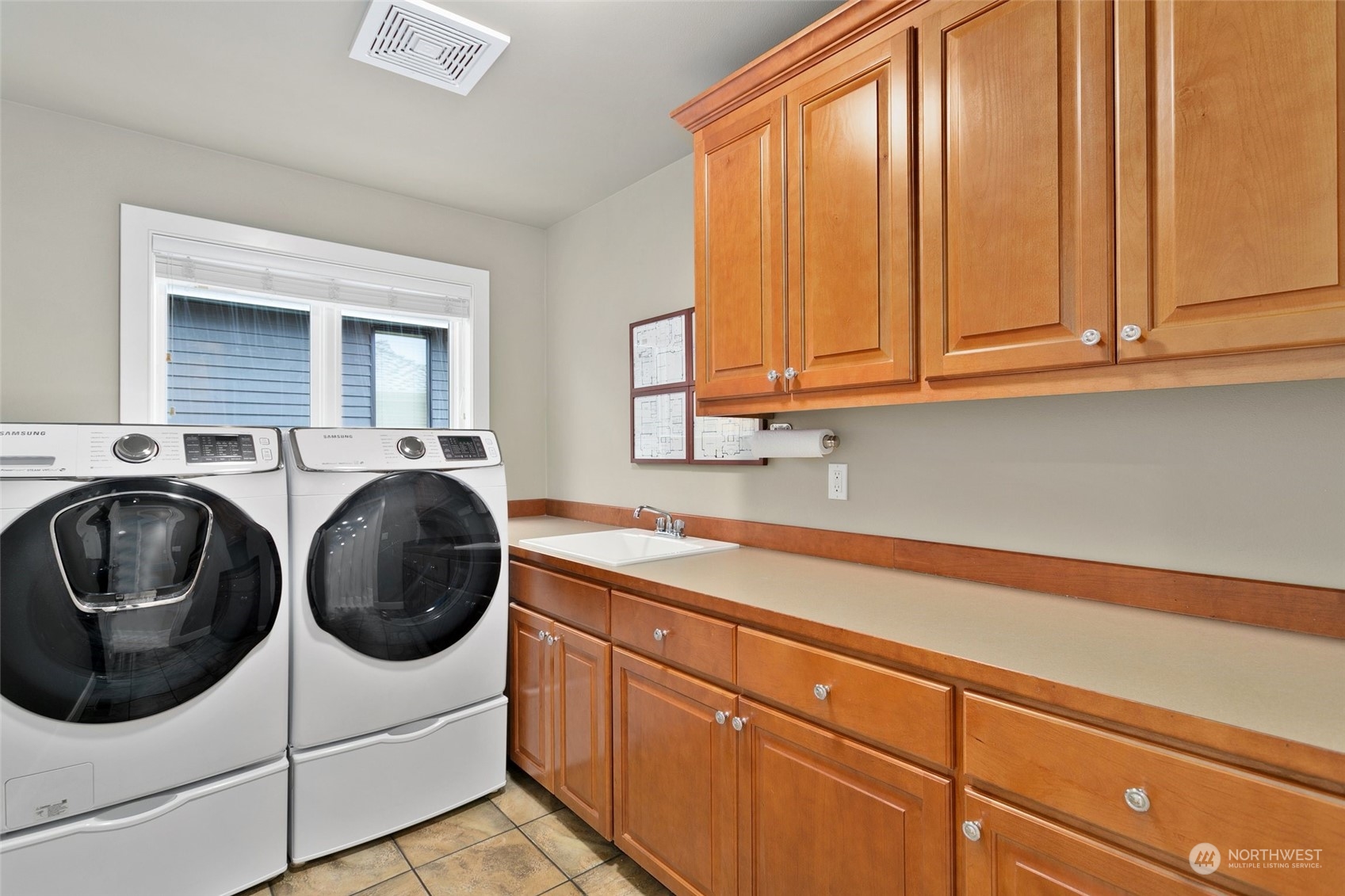 573 Saddleback Loop Way Northwest Issaquah, WA 98027 - Photo 33 of 40 a utility room with sink dryer and washer