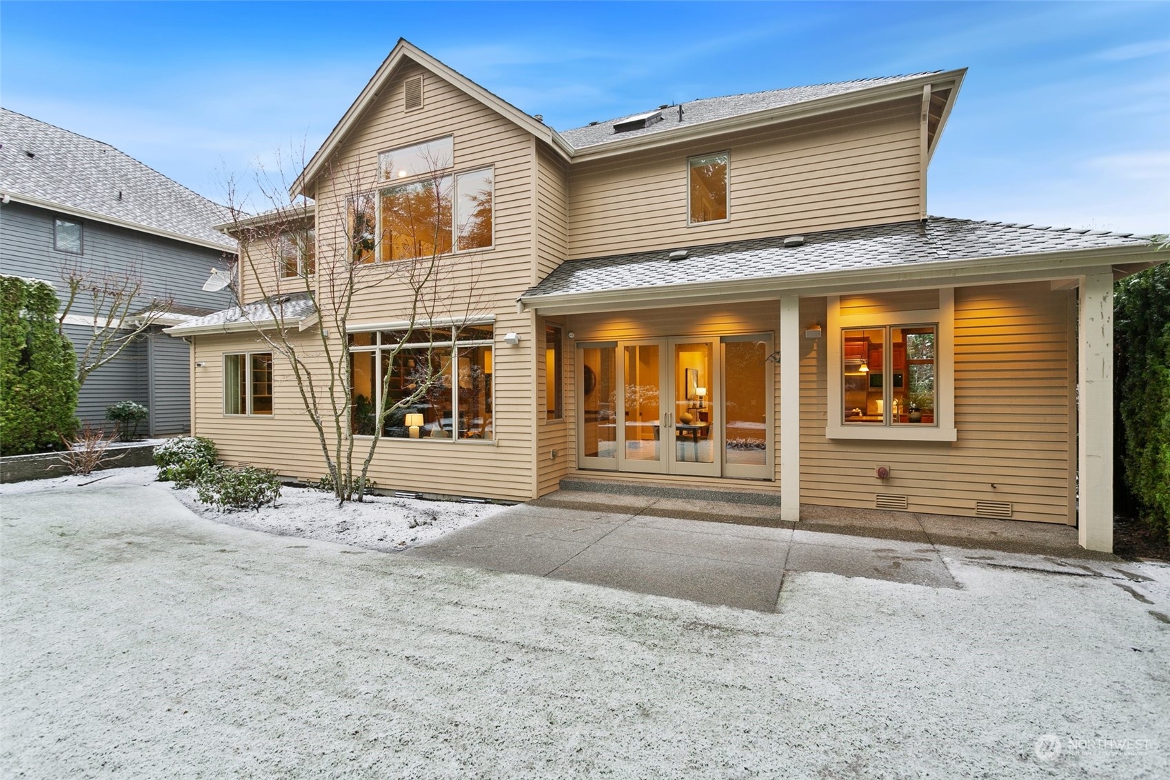573 Saddleback Loop Way Northwest Issaquah, WA 98027 - Photo 35 of 40 a front view of a house