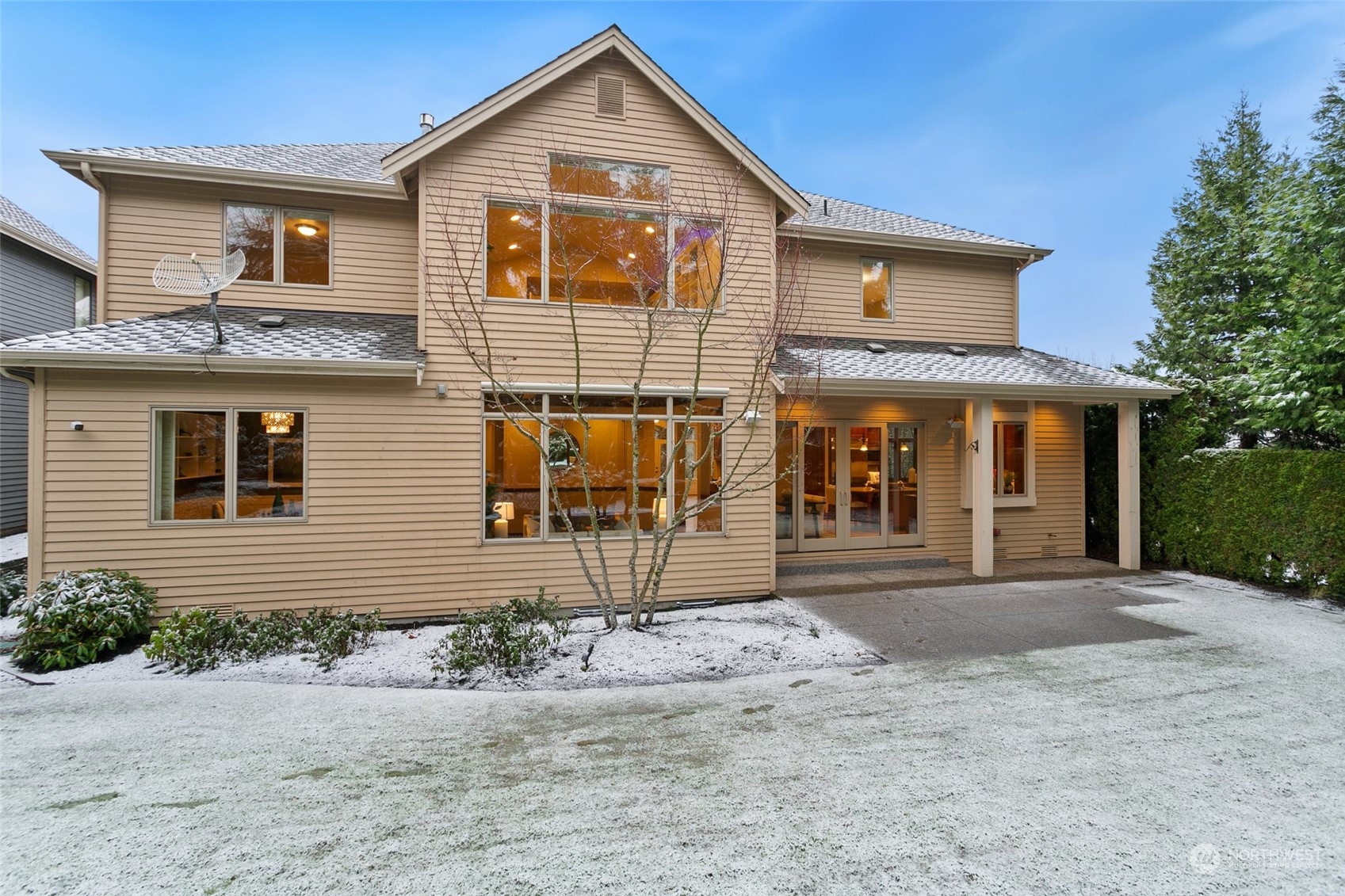 573 Saddleback Loop Way Northwest Issaquah, WA 98027 - Photo 36 of 40 a front view of a house with a yard