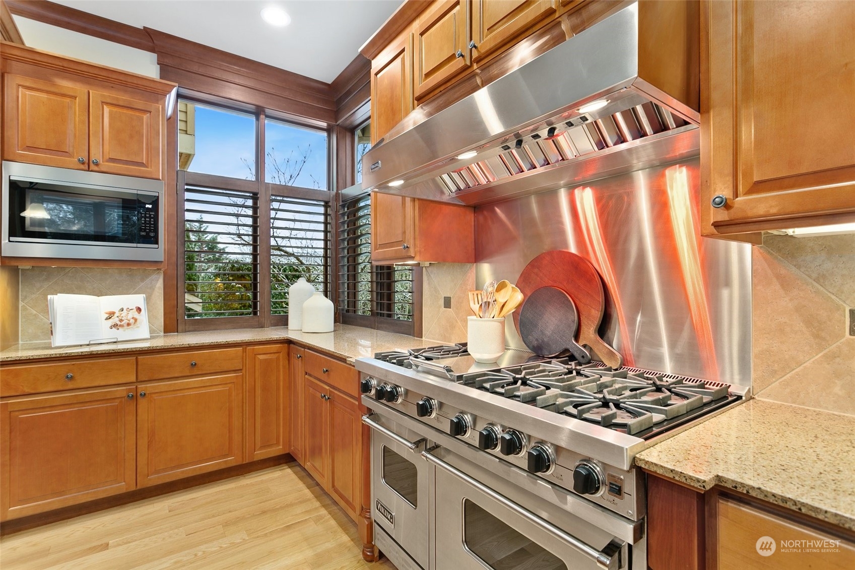 573 Saddleback Loop Way Northwest Issaquah, WA 98027 - Photo 10 of 40 a kitchen with stainless steel appliances granite countertop a stove and a sink