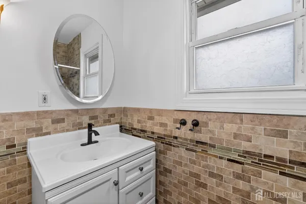 $2,000 | 47 Marion Street, Port Reading, NJ 07064