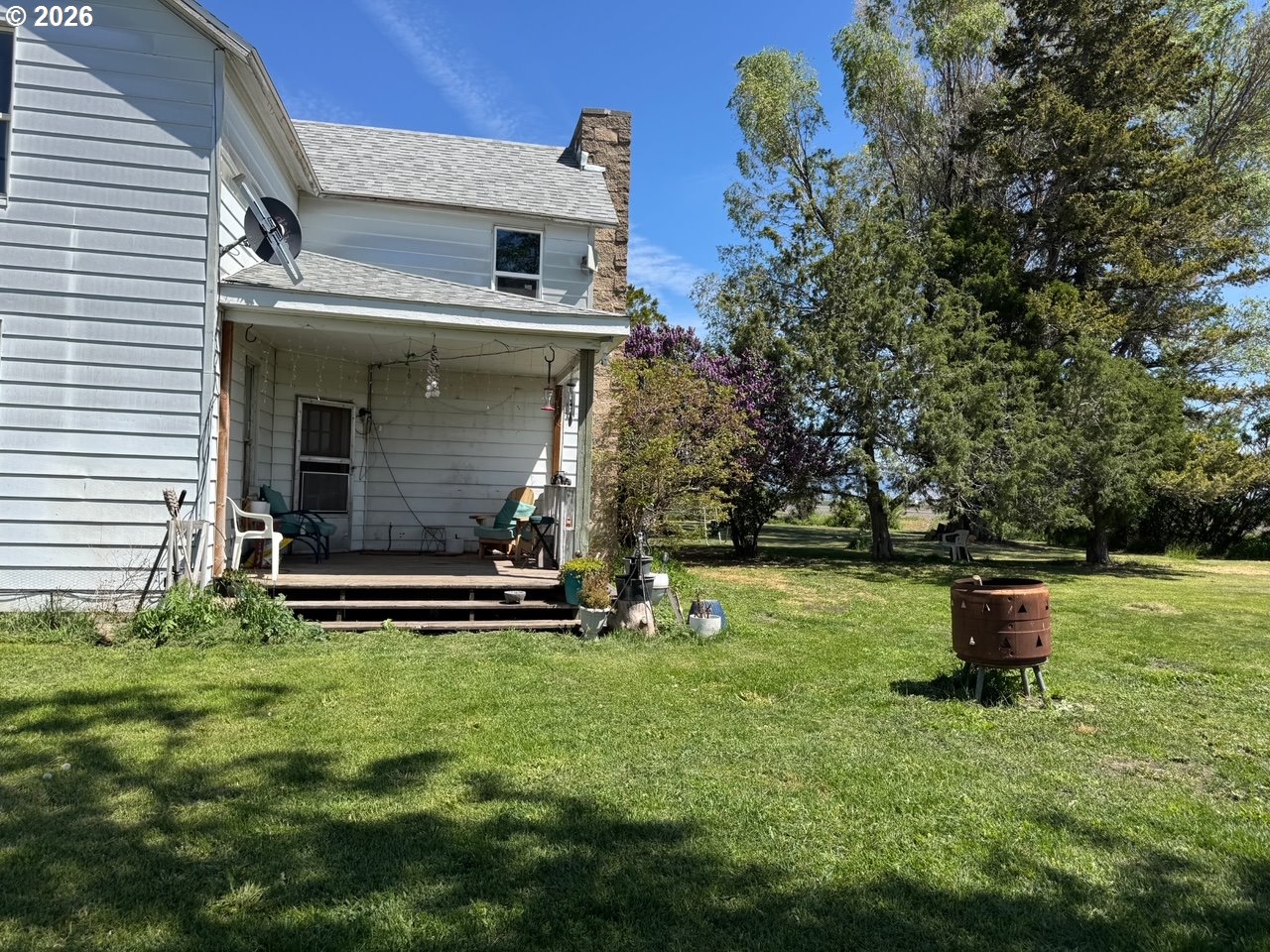 63563 Booth Lane La Grande, OR 97850 - Photo 19 of 24 a backyard of a house with table and chairs