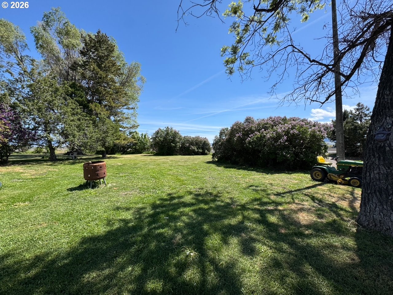 63563 Booth Lane La Grande, OR 97850 - Photo 8 of 24 a backyard of a house with lots of green space