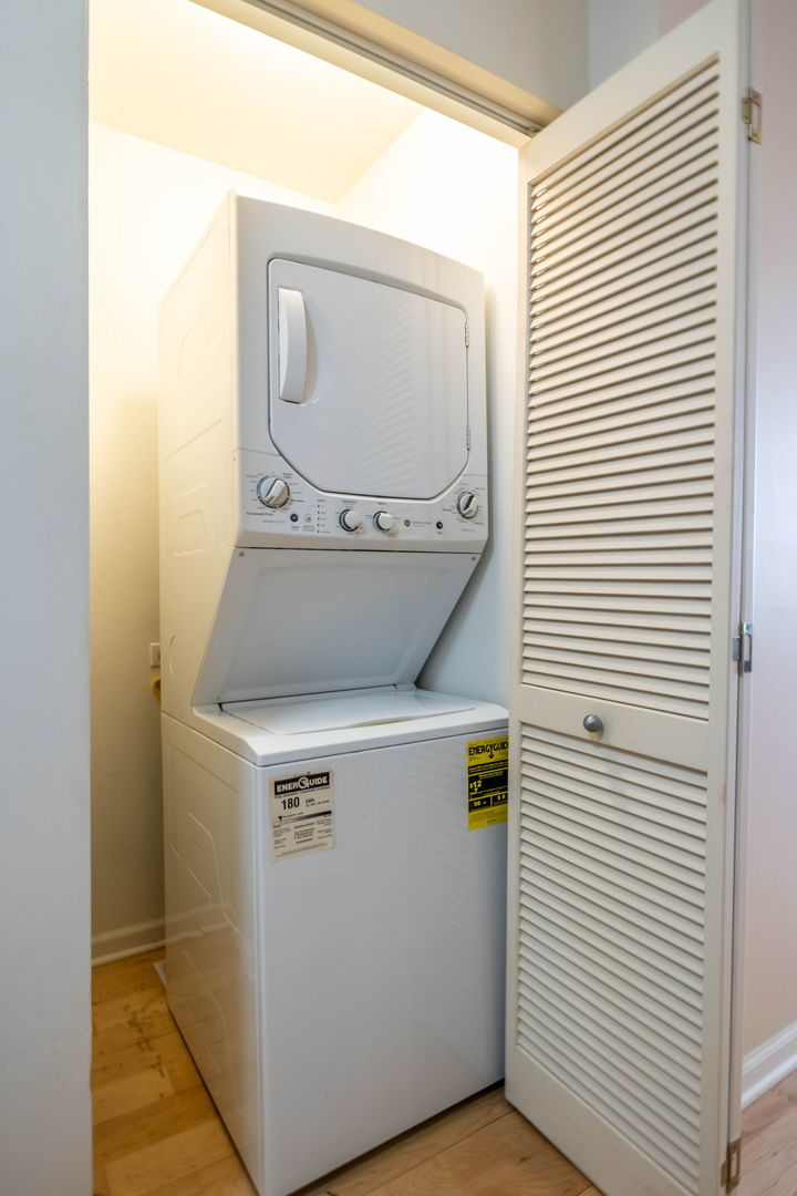 1255 South State Street, Unit 905 Chicago, IL 60605 - Photo 10 of 24 a utility room with dryer and washer