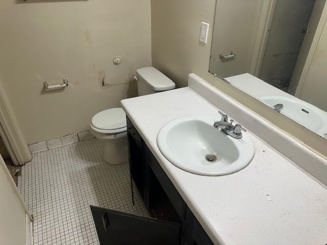 679 Miles, Unit 679 Memphis, TN 38111 - Photo 5 of 9 a bathroom with a sink toilet and mirror