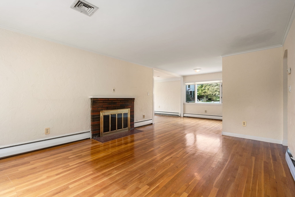 39 Augustus Road Waltham, MA 02452 - Photo 3 of 20 Gallery Image 3
