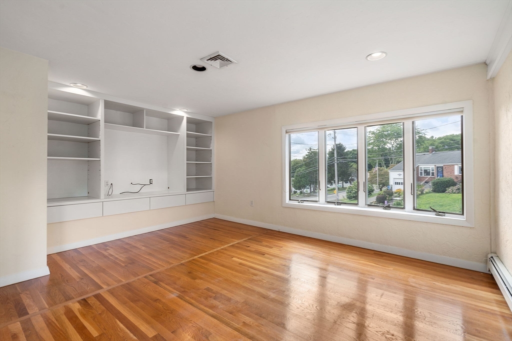 39 Augustus Road Waltham, MA 02452 - Photo 4 of 20 Gallery Image 4