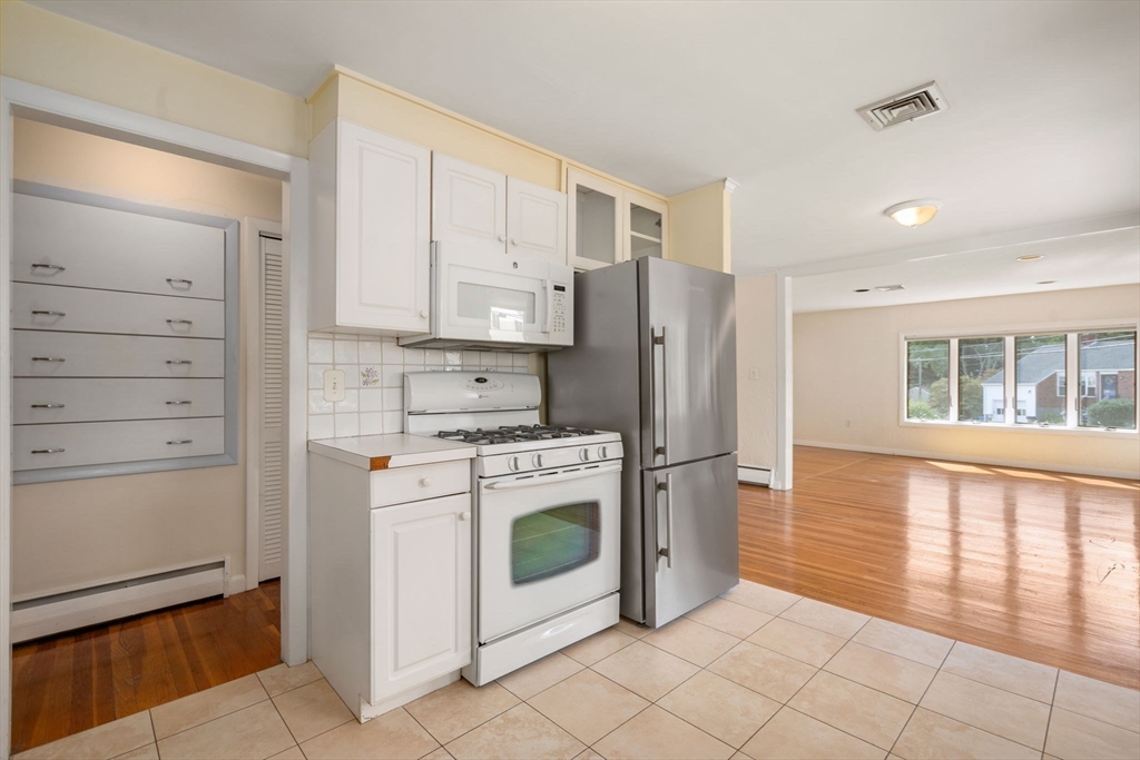 39 Augustus Road Waltham, MA 02452 - Photo 8 of 20 Gallery Image 8