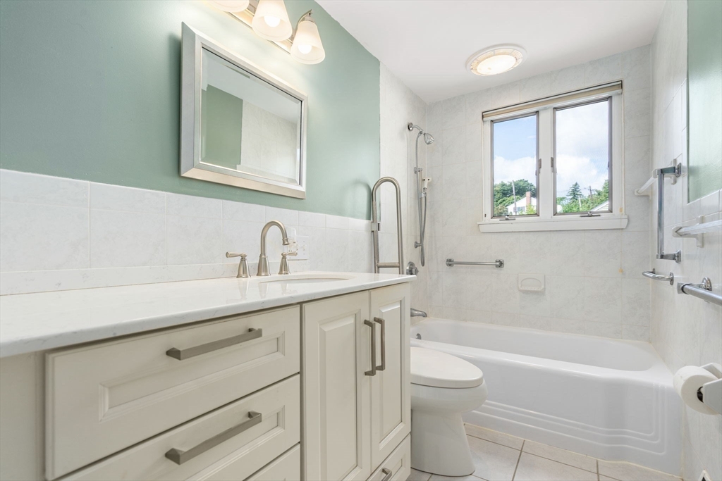 39 Augustus Road Waltham, MA 02452 - Photo 9 of 20 Gallery Image 9