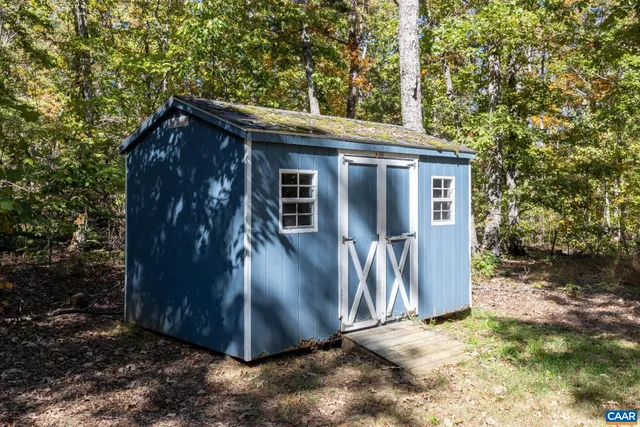 a view of a tree in the middle of a yard