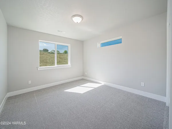 $499,950 | 1323 West Pax Court, Sunnyside, WA 98944