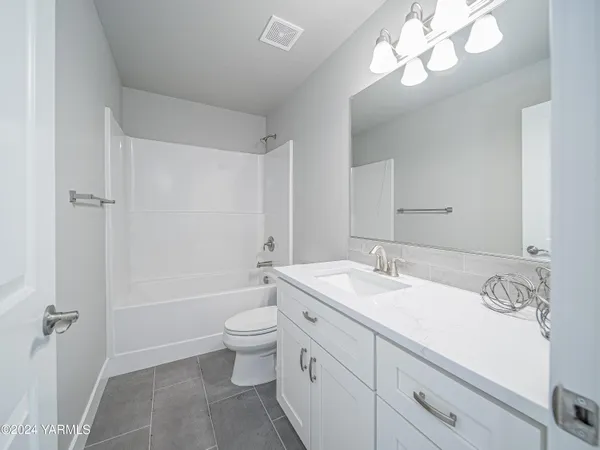 $499,950 | 1323 West Pax Court, Sunnyside, WA 98944