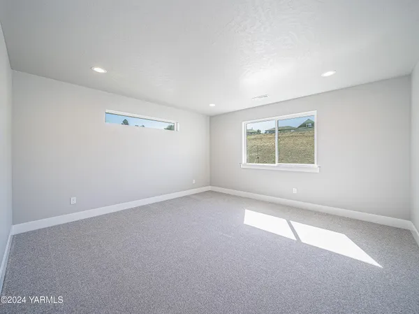 $499,950 | 1323 West Pax Court, Sunnyside, WA 98944