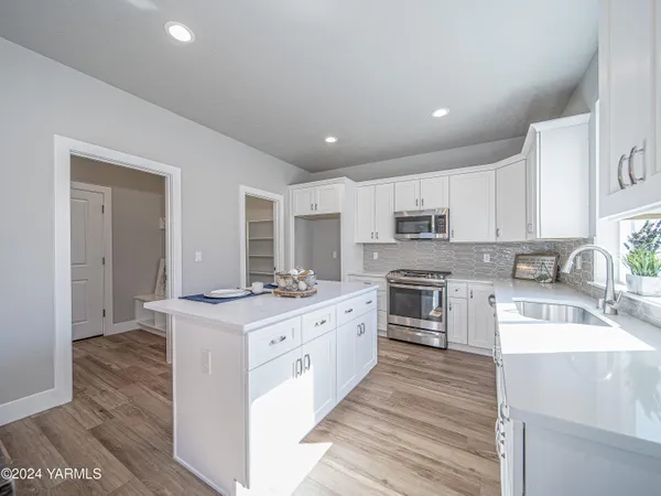 $499,950 | 1323 West Pax Court, Sunnyside, WA 98944