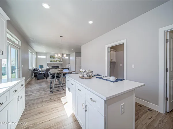 $499,950 | 1323 West Pax Court, Sunnyside, WA 98944