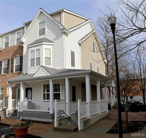 $380,000 | 227 West Monroe Avenue, Unit 104, St. Louis, MO 63122