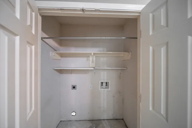 $2,000 | 327 Chateau Woods Pkwy Drive, Conroe, TX 77385