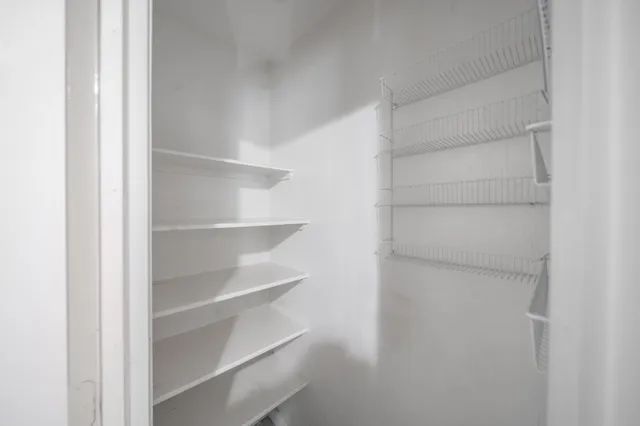 $2,000 | 327 Chateau Woods Pkwy Drive, Conroe, TX 77385