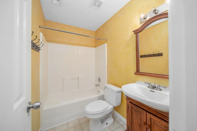 $2,000 | 327 Chateau Woods Pkwy Drive, Conroe, TX 77385