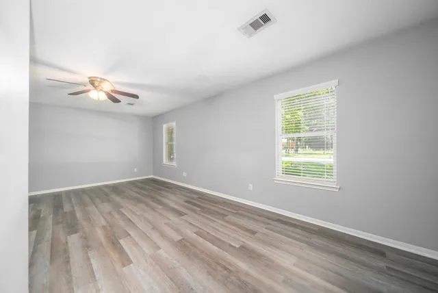 $2,000 | 327 Chateau Woods Pkwy Drive, Conroe, TX 77385