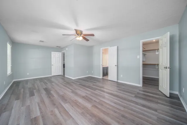 $2,000 | 327 Chateau Woods Pkwy Drive, Conroe, TX 77385