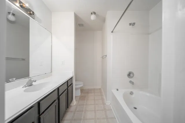 $2,000 | 327 Chateau Woods Pkwy Drive, Conroe, TX 77385