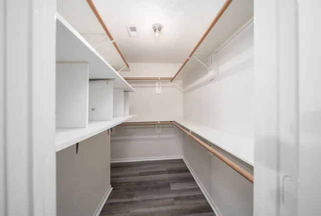 $2,000 | 327 Chateau Woods Pkwy Drive, Conroe, TX 77385