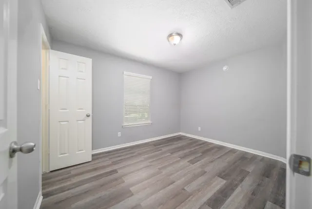 $2,000 | 327 Chateau Woods Pkwy Drive, Conroe, TX 77385