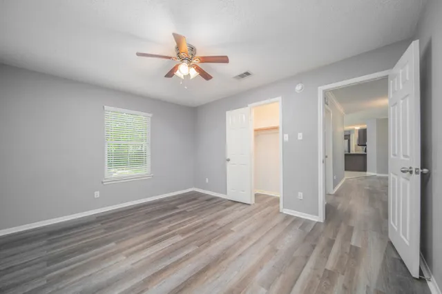 $2,000 | 327 Chateau Woods Pkwy Drive, Conroe, TX 77385