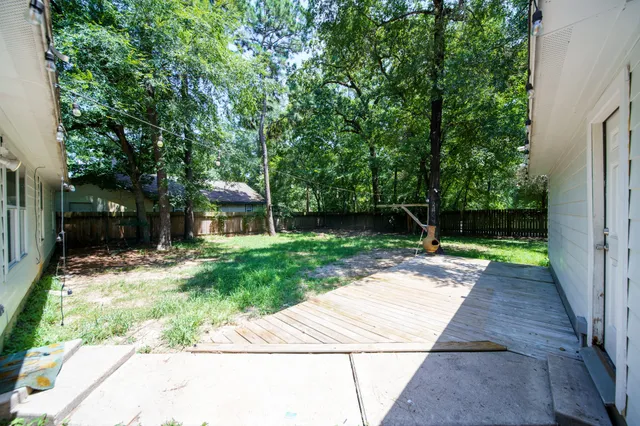 $2,000 | 327 Chateau Woods Pkwy Drive, Conroe, TX 77385