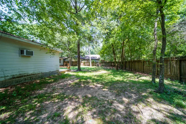 $2,000 | 327 Chateau Woods Pkwy Drive, Conroe, TX 77385