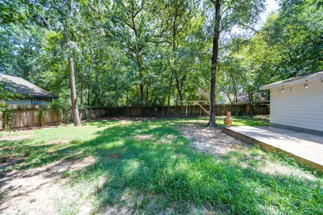 $2,000 | 327 Chateau Woods Pkwy Drive, Conroe, TX 77385