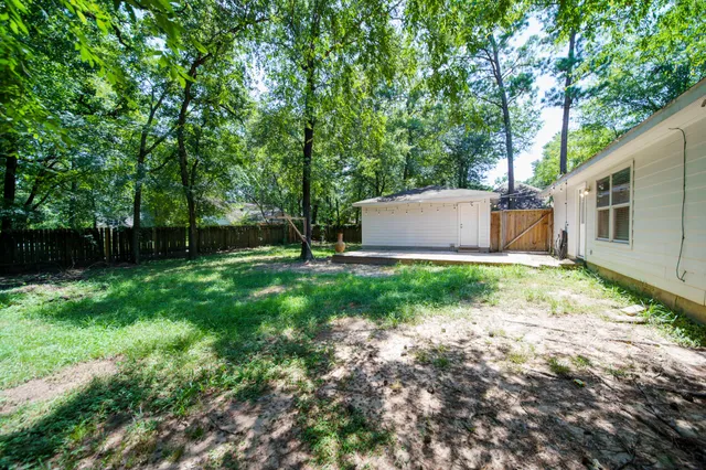 $2,000 | 327 Chateau Woods Pkwy Drive, Conroe, TX 77385