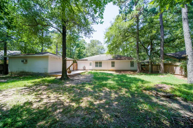 $2,000 | 327 Chateau Woods Pkwy Drive, Conroe, TX 77385