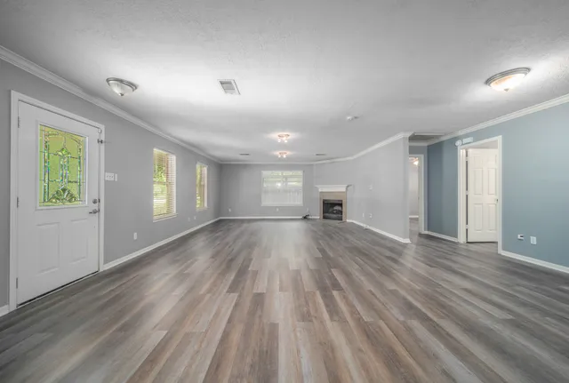 $2,000 | 327 Chateau Woods Pkwy Drive, Conroe, TX 77385