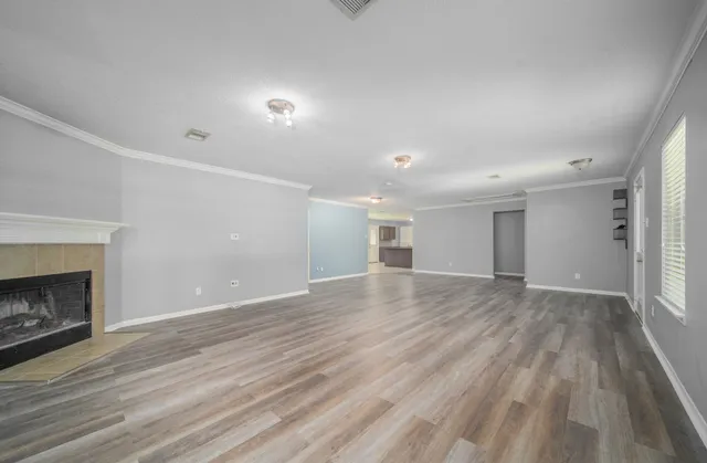 $2,000 | 327 Chateau Woods Pkwy Drive, Conroe, TX 77385