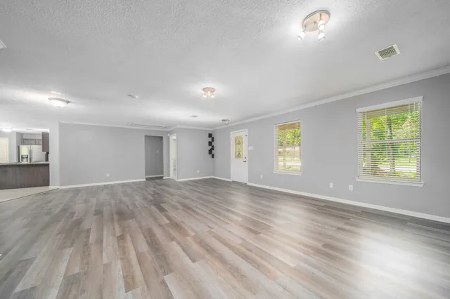 $2,000 | 327 Chateau Woods Pkwy Drive, Conroe, TX 77385