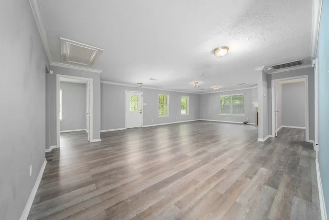 $2,000 | 327 Chateau Woods Pkwy Drive, Conroe, TX 77385