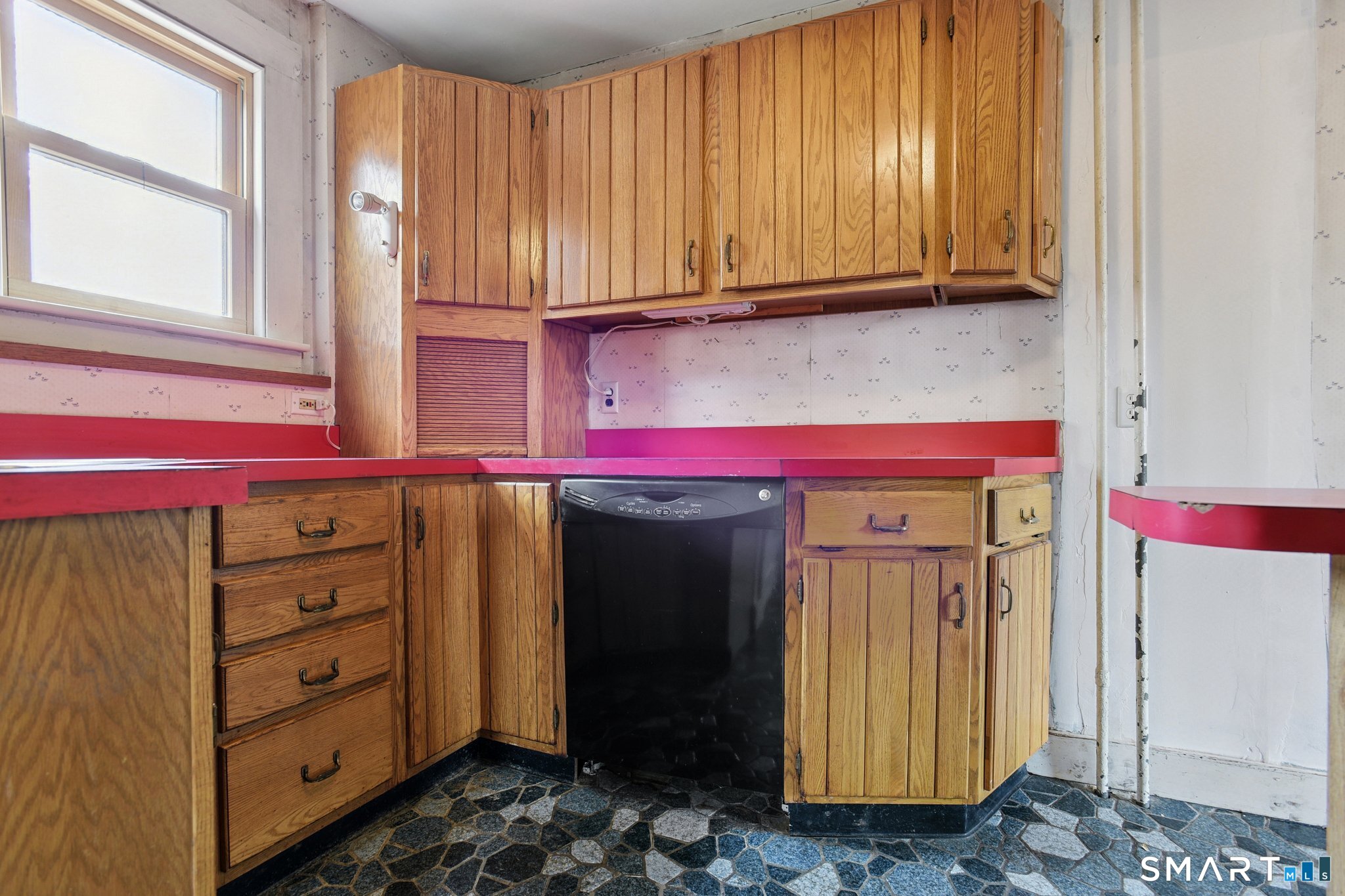 147 Constitution Street Wallingford, CT 06492 - Photo 9 of 24