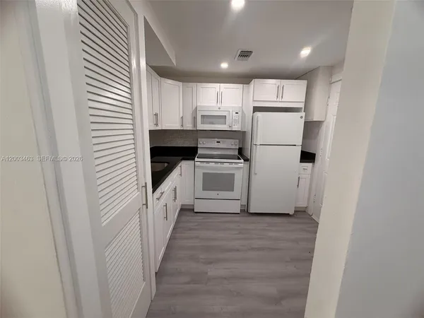 $1,800 | 20111 Northeast 27th Court, Unit K109, Aventura, FL 33180