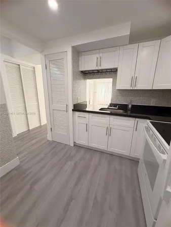 $1,800 | 20111 Northeast 27th Court, Unit K109, Aventura, FL 33180