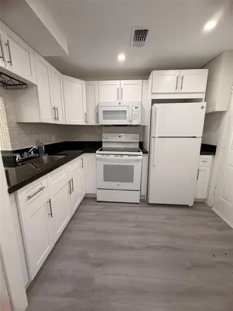 $1,800 | 20111 Northeast 27th Court, Unit K109, Aventura, FL 33180