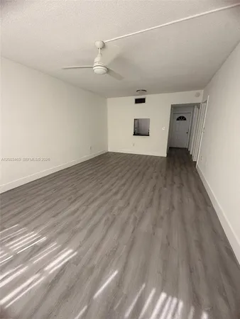$1,800 | 20111 Northeast 27th Court, Unit K109, Aventura, FL 33180