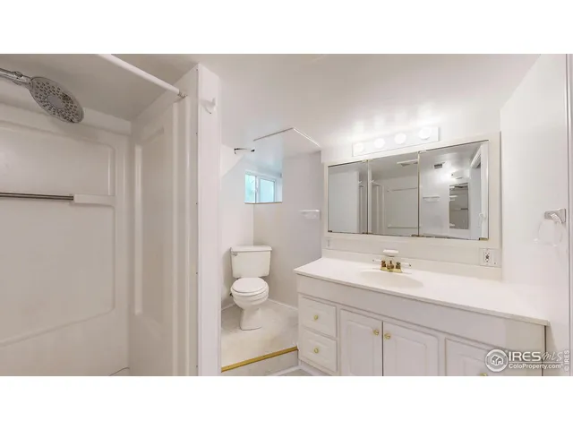 a black and white photo of a living room