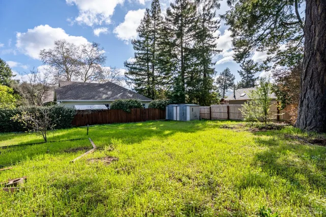 $685,400 | 1701 Hickory Court, Ukiah, CA 95482