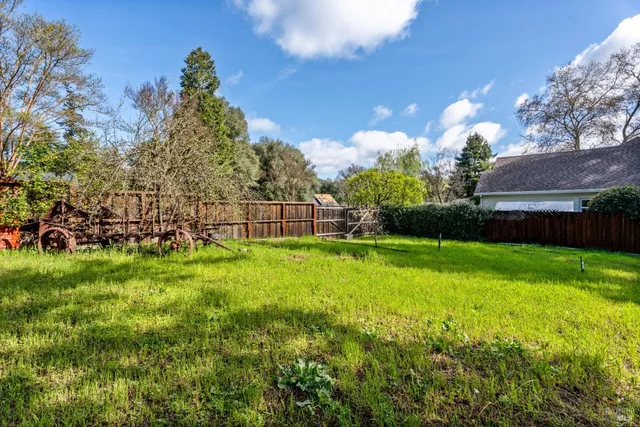 $685,400 | 1701 Hickory Court, Ukiah, CA 95482